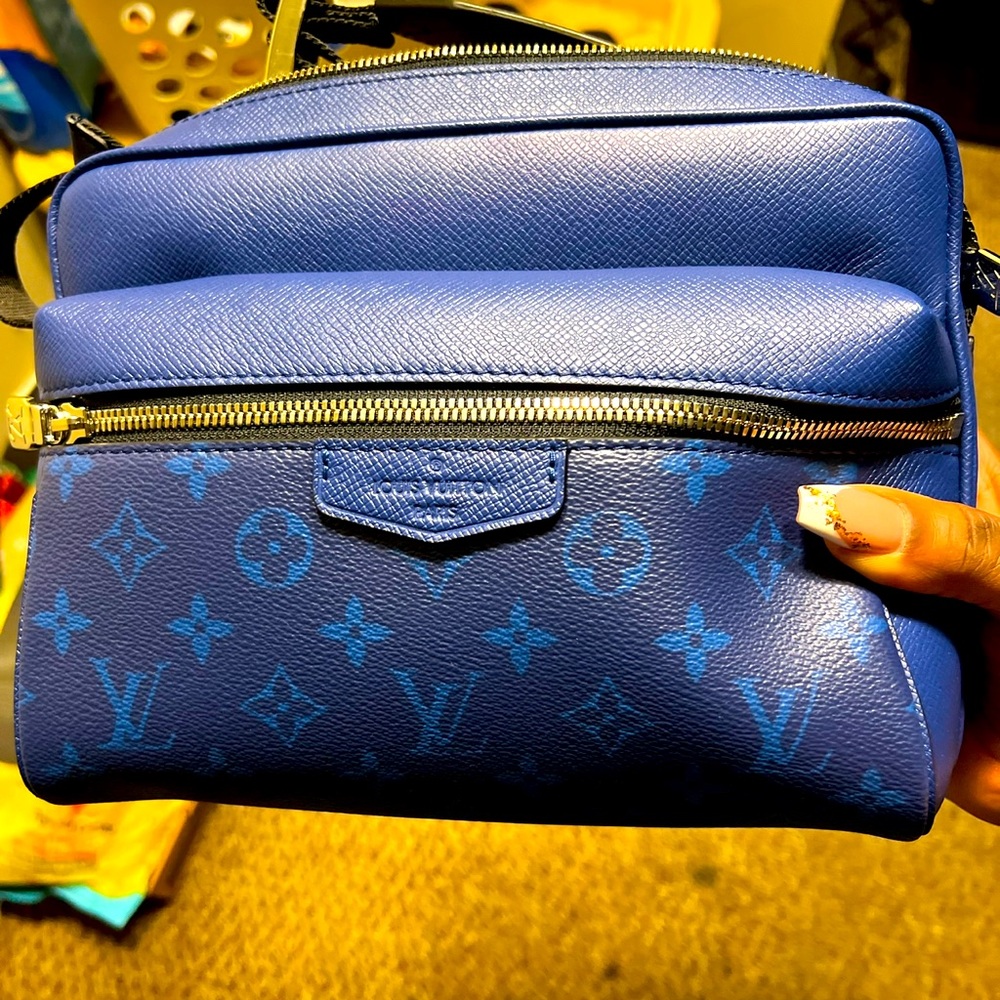 Brand new bag used once also has matching wallet that’s you can bundle